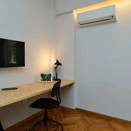 Apartment Heart, Syntagma Metro