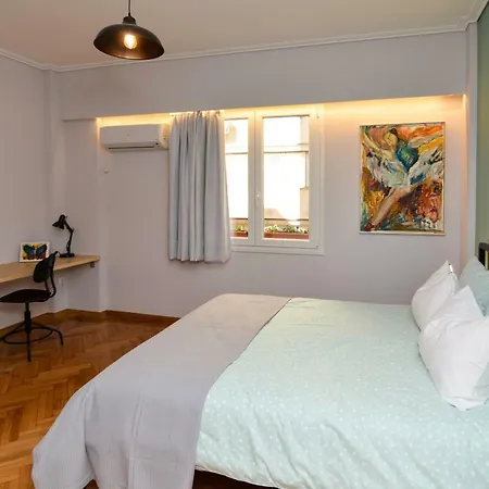 Apartment Heart, Syntagma Metro