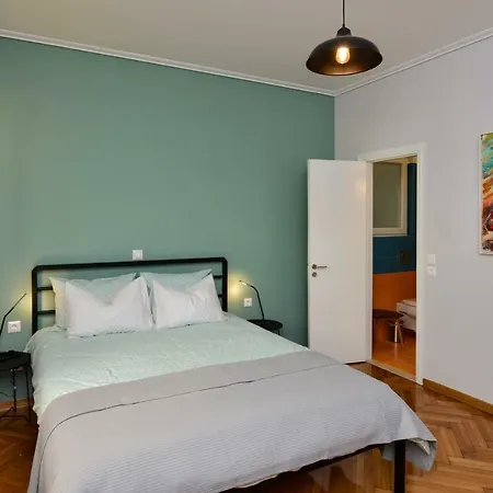 Apartment Heart, Syntagma Metro *